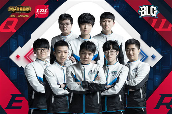 和教练员正 和教练员正